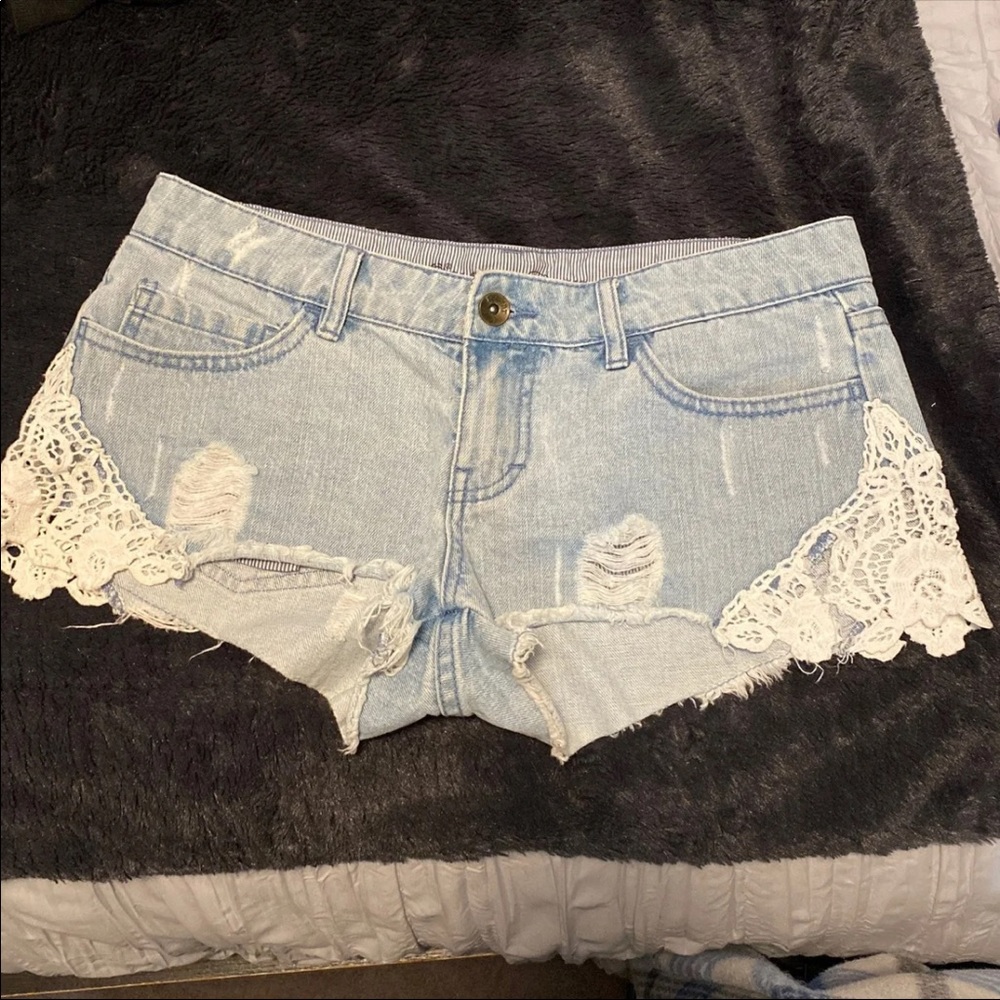 Previously owned size 25 junior element Jean short
